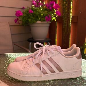 Adidas Women’s Sneakers size 7 (8.5)